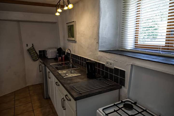 Gîte pour 2 personnes, avec jardin et terrasse à Lopérec - 4