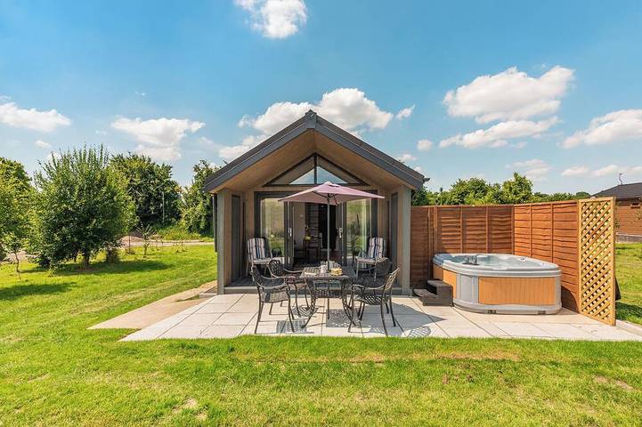 Cottage for 4 people, with hot tub and garden in Dorset