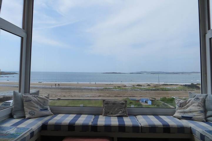 Holiday rental for 10 people, with terrace and garden, with pets in Rhosneigr