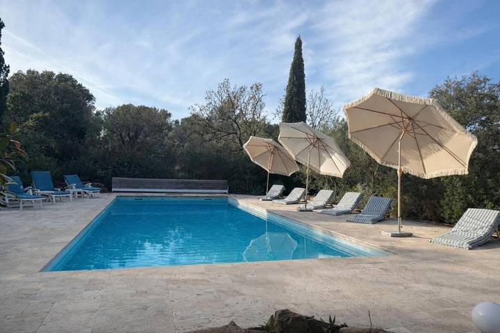Villa pour 6 personnes, avec Terrasse et Jardin ainsi que Piscine et Vue à Cuers