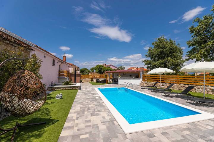Ferienhaus für 5 Personen, mit Balkon und Balkon/Terrasse sowie Terrasse und Garten in Ostrobradić