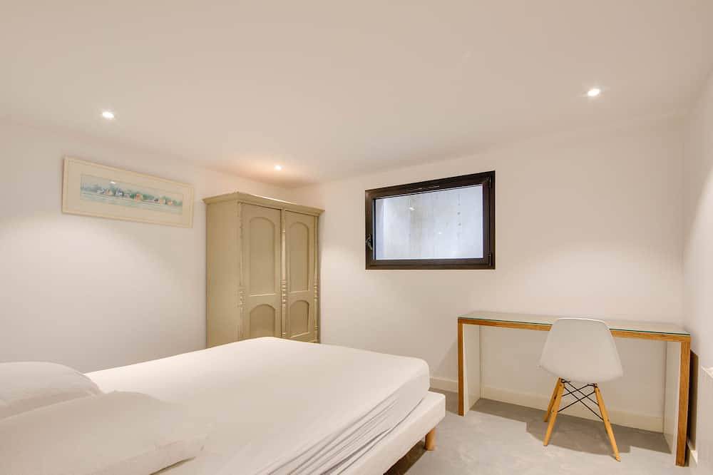 Maison Veyrier, 150m from the lake, breathtaking view of the lake and mountains, sleeps 10 in Veyrier-du-Lac, Annecy region