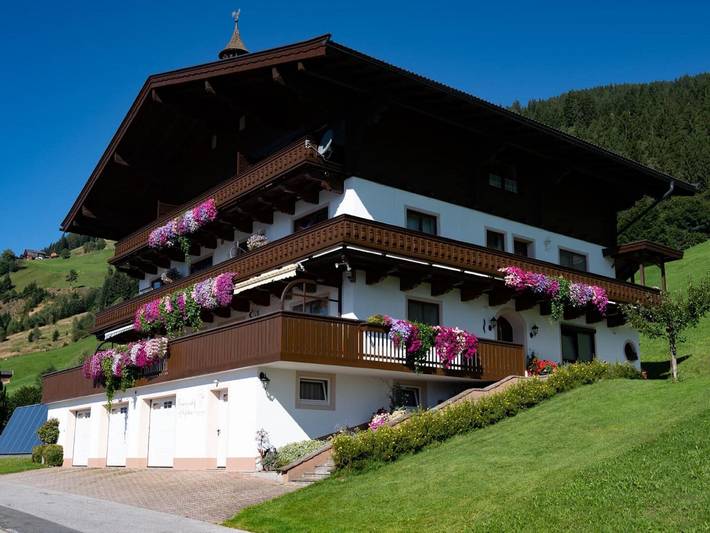 Ferienwohnung für 5 Personen, mit Balkon und Garten