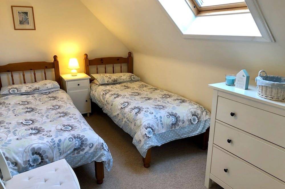 Lovely quiet cottage overlooking the Cheviot Hills, real fire, private gardens in Northumberland
