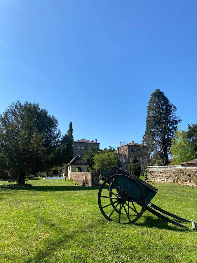 Location de vacances pour 10 personnes, avec jardin ainsi que vue et piscine à Saint-Symphorien-d'Ancelles