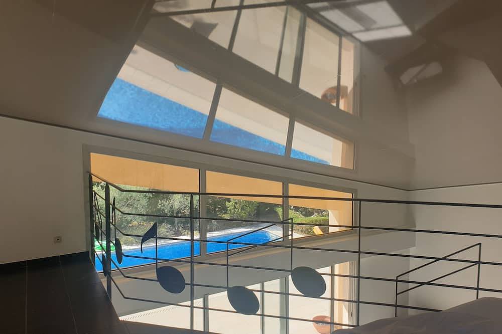 House with swimming pool and pétanque court close to Luberon villages. in Robion, Parc naturel régional du Luberon