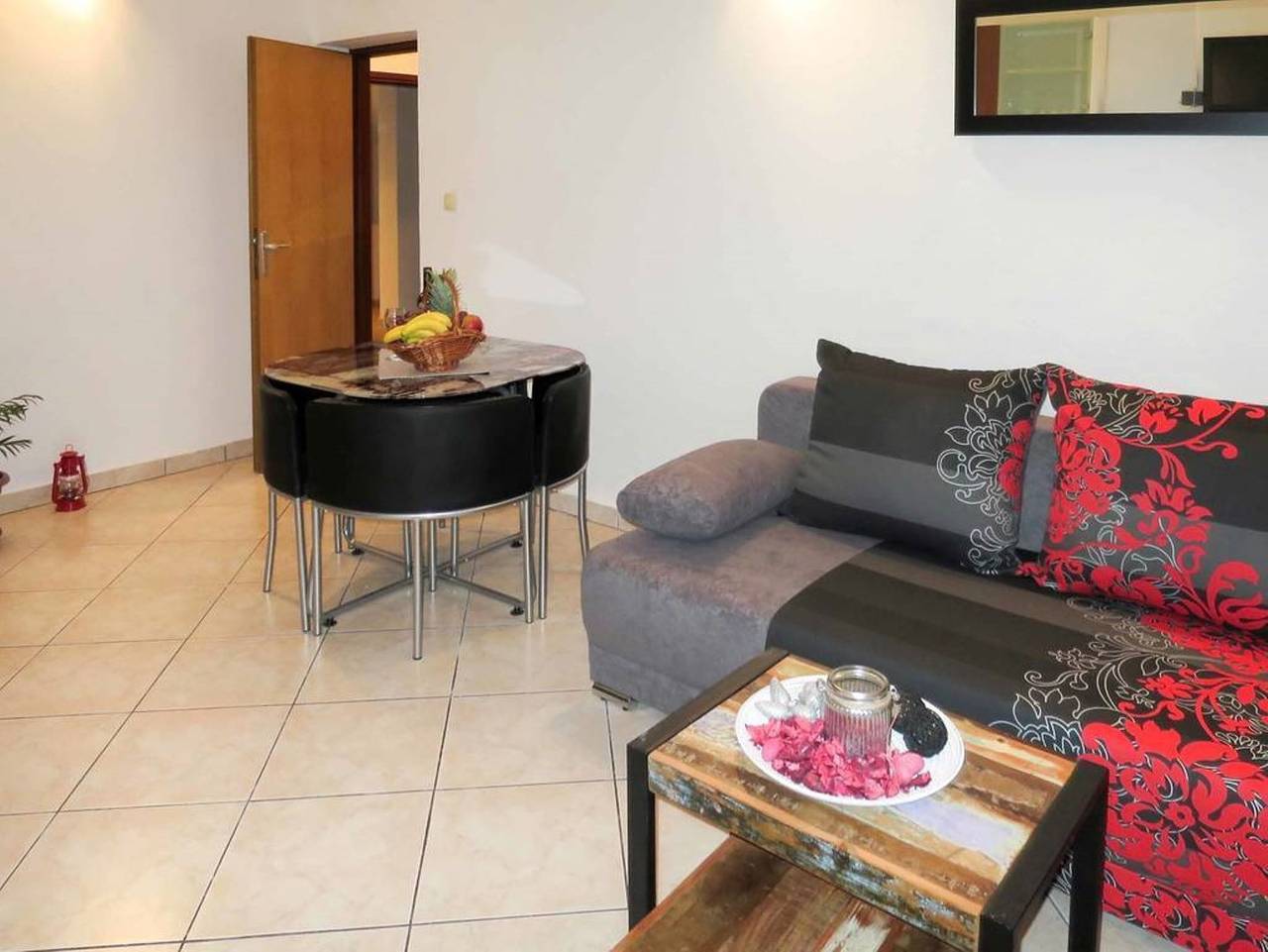 Ganze Wohnung, Einzimmer-Apartment mit Gemeinschaftspool in Arbanija, Ciovo