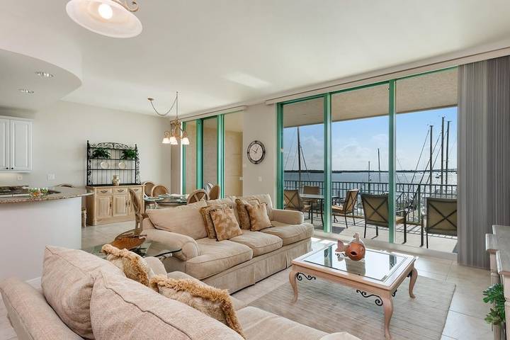 Holiday rental for 6 people, with hot tub and pool as well as balcony in Marco Island