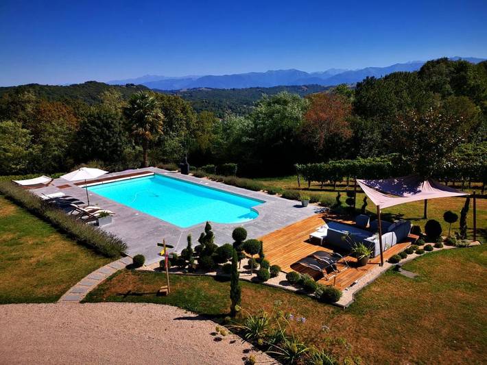 Location de vacances pour 2 personnes, avec jacuzzi ainsi que jardin et piscine à Gan - 2