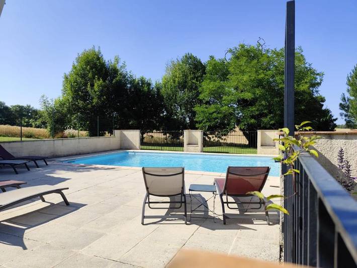 Location de vacances pour 6 personnes, avec vue ainsi que piscine et jardin, animaux acceptés à Monflanquin - 4