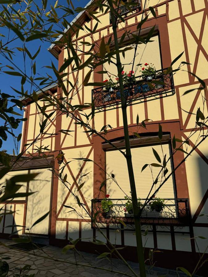 Location de vacances pour 4 personnes, avec Balcon ainsi que Terrasse et Jardin à Flers