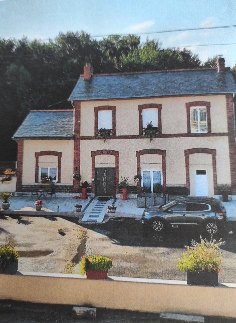 Nuit dans une ancienne gare rénovée avec charme - Chambre 1 in Saint-Méen-le-Grand, Région de Rennes