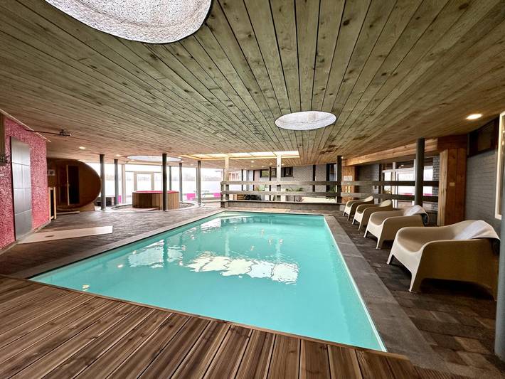 Casa de vacaciones para 19 personas, con terraza además de sauna y jacuzzi, Se admiten mascotas - 1