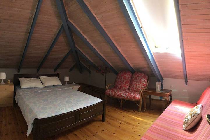 Location de vacances pour 10 personnes, avec jardin ainsi que terrasse et jacuzzi, animaux acceptés dans Perdika - 4