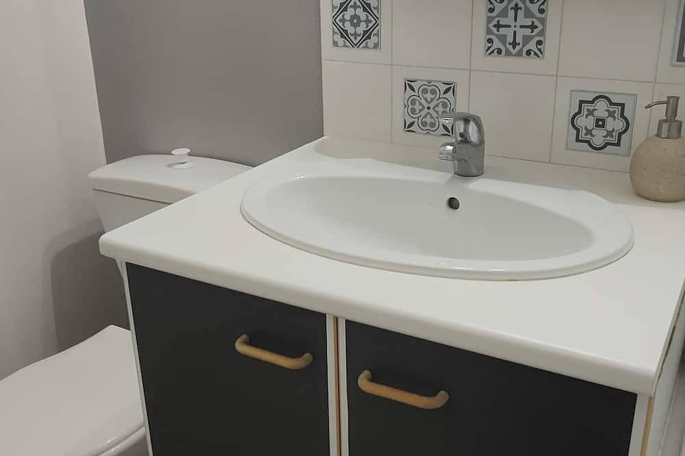 Apartamento entero, Ground floor studio with small garden in the center of Cambo les bains. in Cambo-les-Bains, Region de Bayona