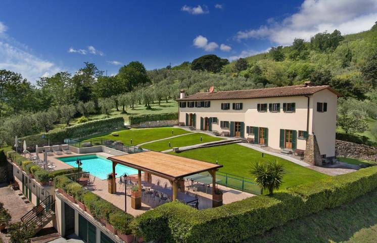 Villa per 24 persone, con Piscina a Montecatini Terme