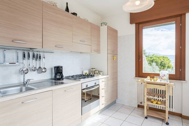 Ferienwohnung für 6 Personen, mit Balkon und Terrasse sowie Seeblick und Ausblick in Garda - 3