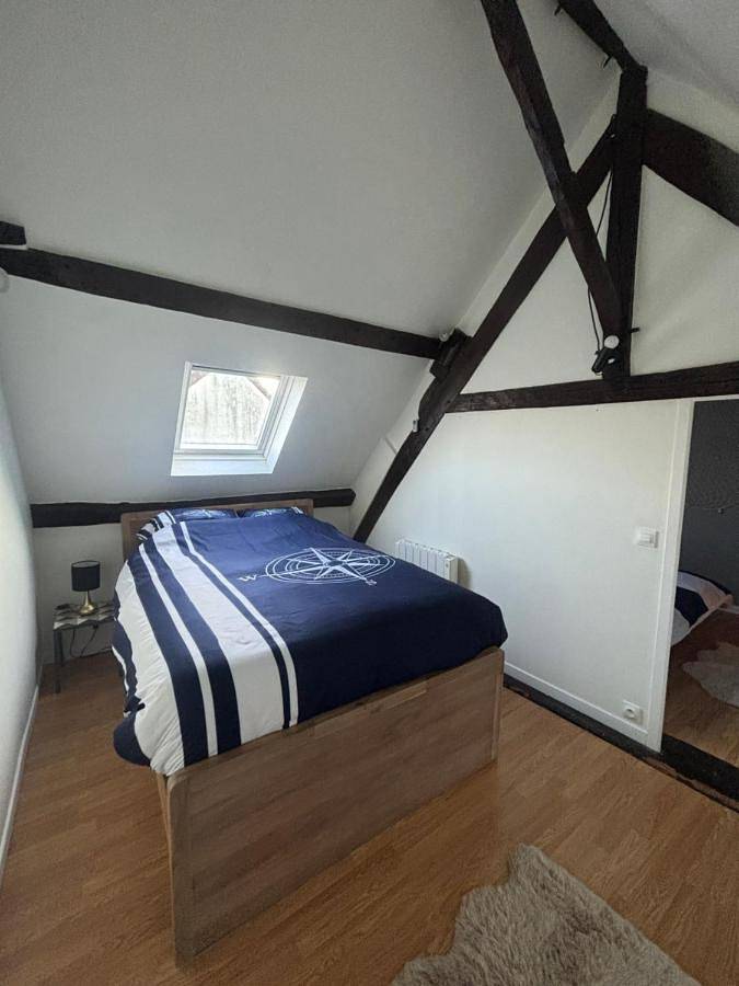 Appartement entier, One-Bedroom Apartment in Verneuil-en-Halatte, Oise