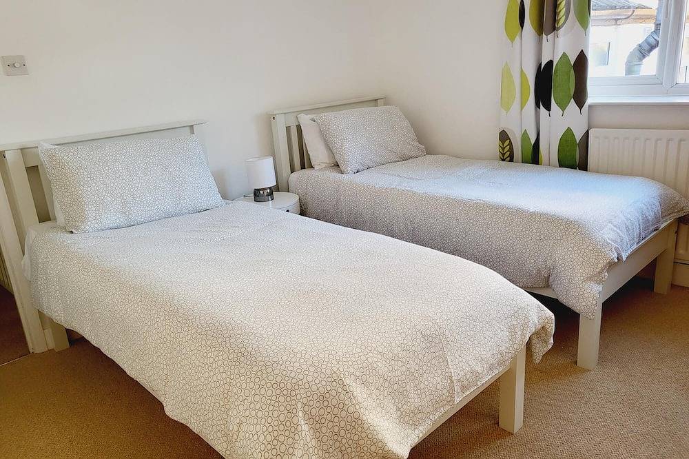 Pebble Cottage:2 Bed Cottage 2 mins from the beach in Worthing, West Sussex