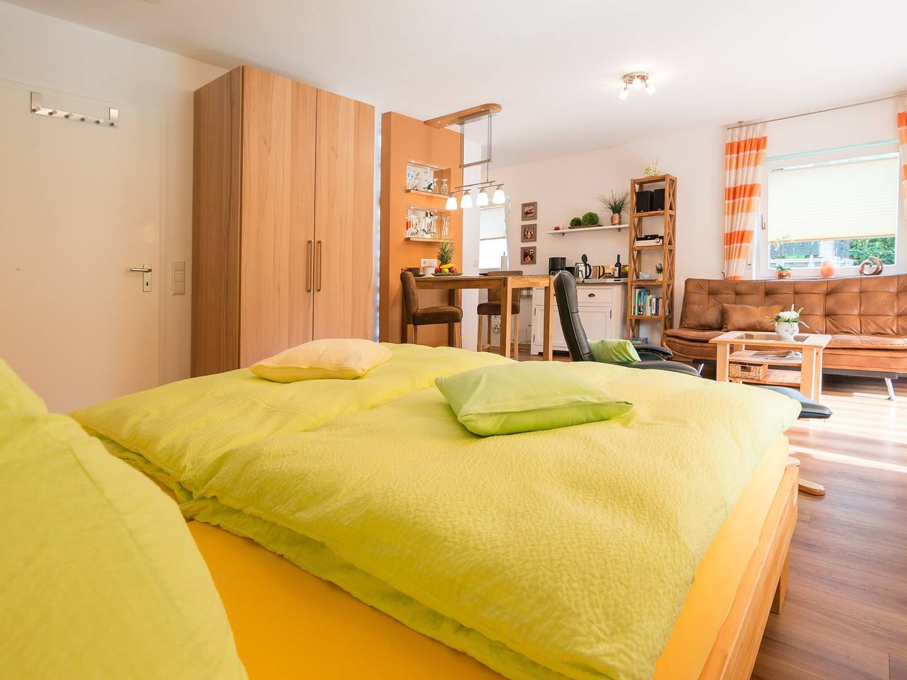 Apartamento entero, Apartamento 'Sonnenschein' con jardín compartido, balcón y Wi-Fi in Bad Herrenalb, Northern Black Forest