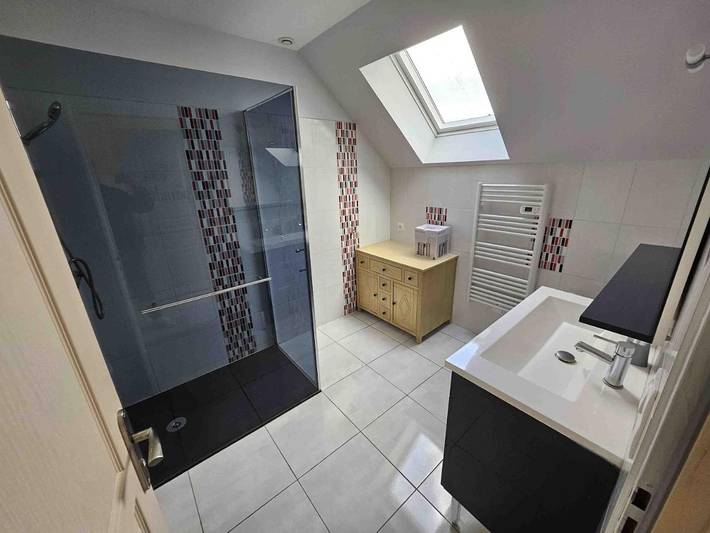 Location de vacances pour 10 personnes, avec vue et jardin à Hommes - 2