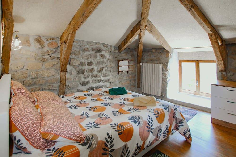4 bedroom nice home in Saint Etienne de Serre in Saint-Étienne-de-Serre, Parc naturel régional des Monts d'Ardèche