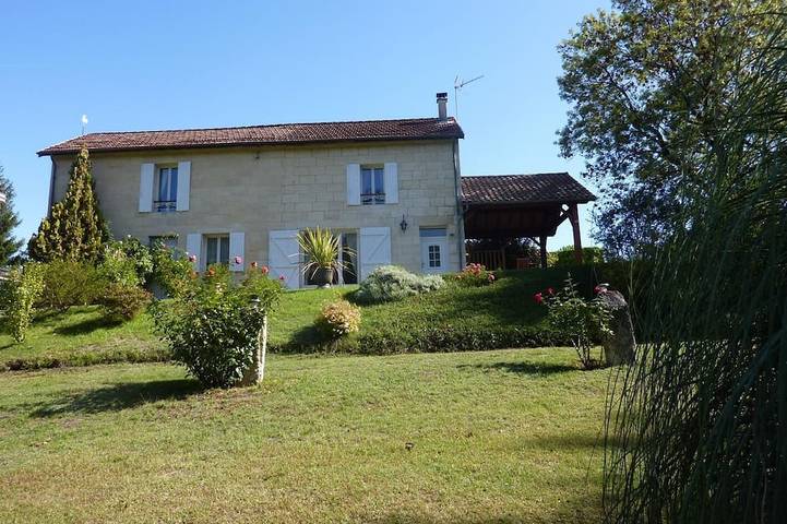 Location de vacances pour 5 personnes, avec jardin et piscine dans Saint-Laurent-d'Arce