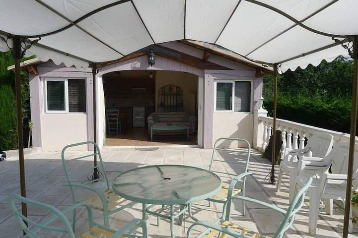 Apartamento entero, Magnífico estudio con terraza y piscina in La Gaude, Costa mediterránea (Francia)