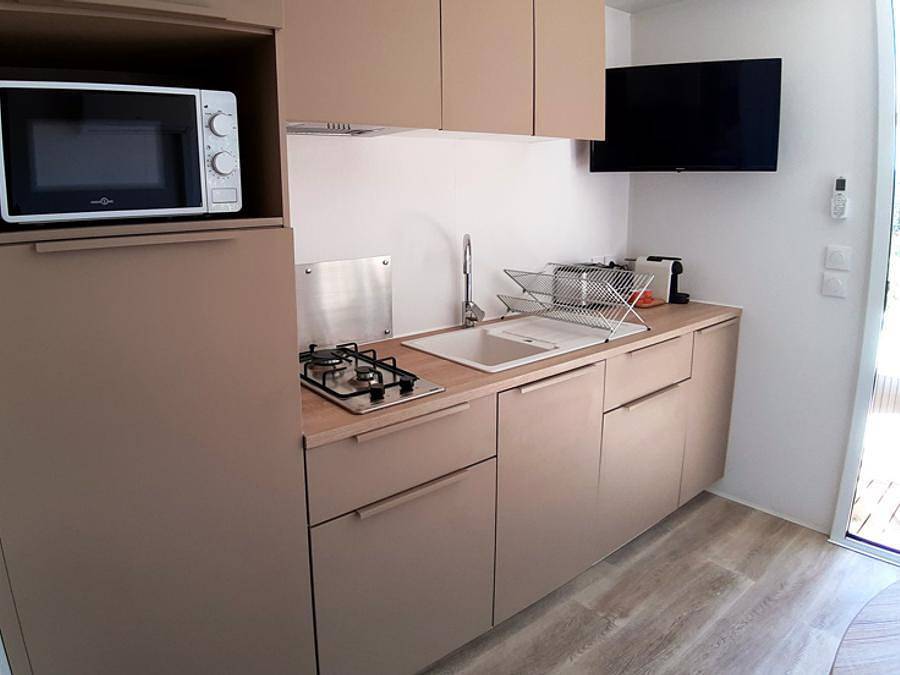 Camping Le Beau Vezé - Mobilheim 2 personen - Cottage Jasmin + jacuzzi 21m² (1 Zimmer) in Carqueiranne, Mittelmeerküste (Frankreich)