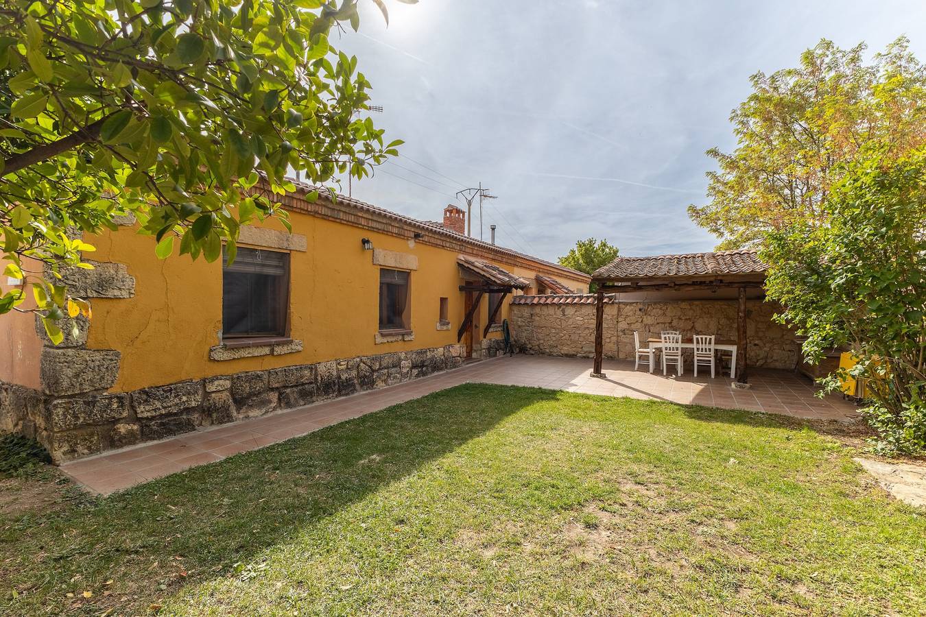 Casa de vacaciones 'De Los Maestros' con jardín privado y Wi-Fi in Orejana, Provincia de Segovia