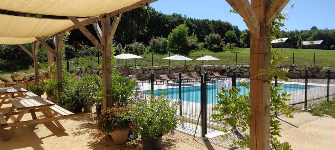 Gîte pour 4 personnes, avec vue ainsi que piscine et jardin, animaux acceptés à Saint-Cassien - 4