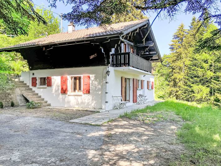 Location de vacances pour 8 personnes, avec Balcon et Jacuzzi ainsi que Terrasse et Jardin à Monthey