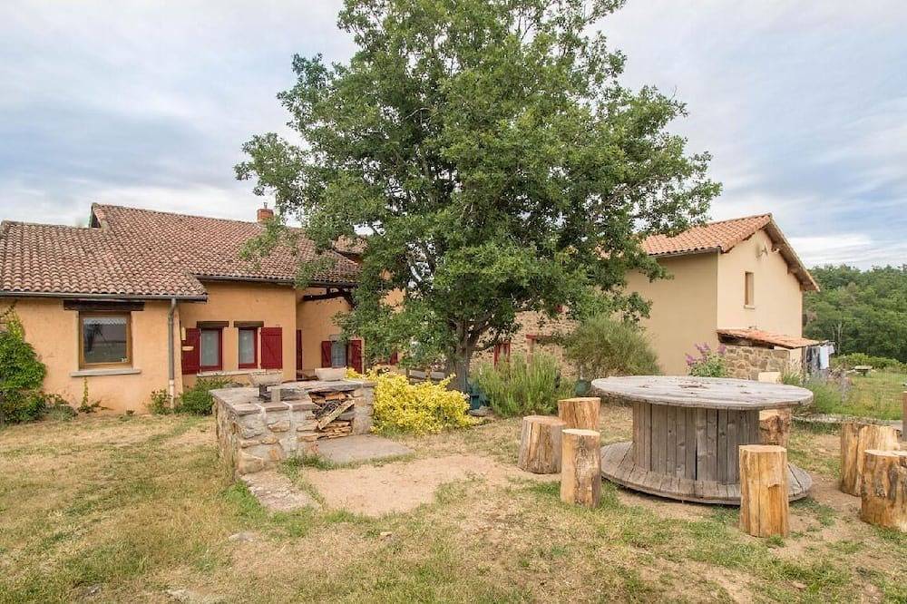 Gîte de la Vigne Vierge in Courpière, Parc Naturel Régional Livradois-Forez