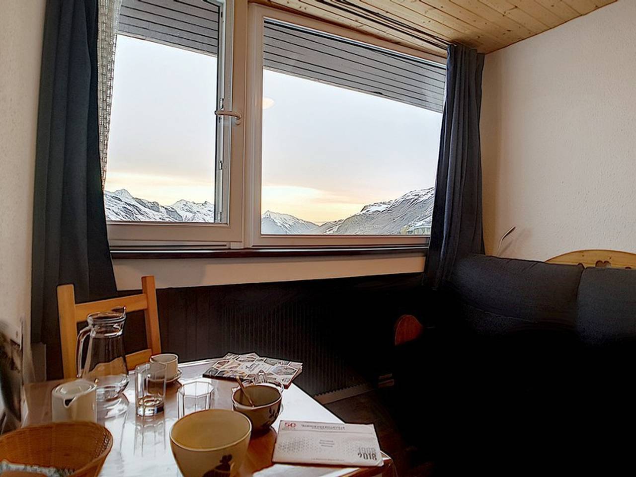 Entire studio, Cozy Studio · Central Location · Direct Access to Slopes in Les Menuires, Saint-Martin-de-Belleville