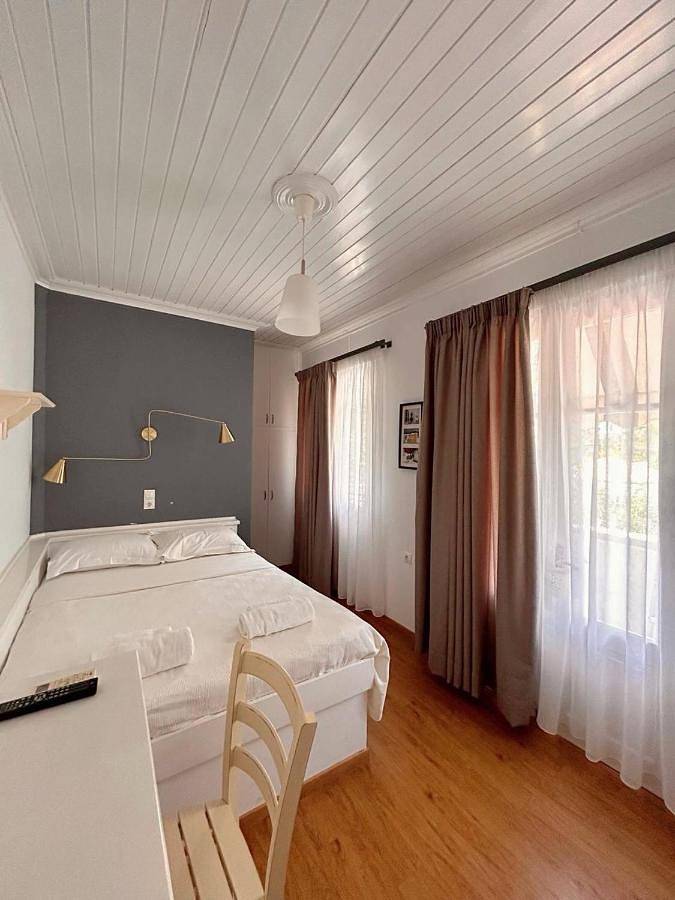 Maison d’hôte pour 2 personnes, avec terrasse et vue, animaux acceptés à Hydra - 2