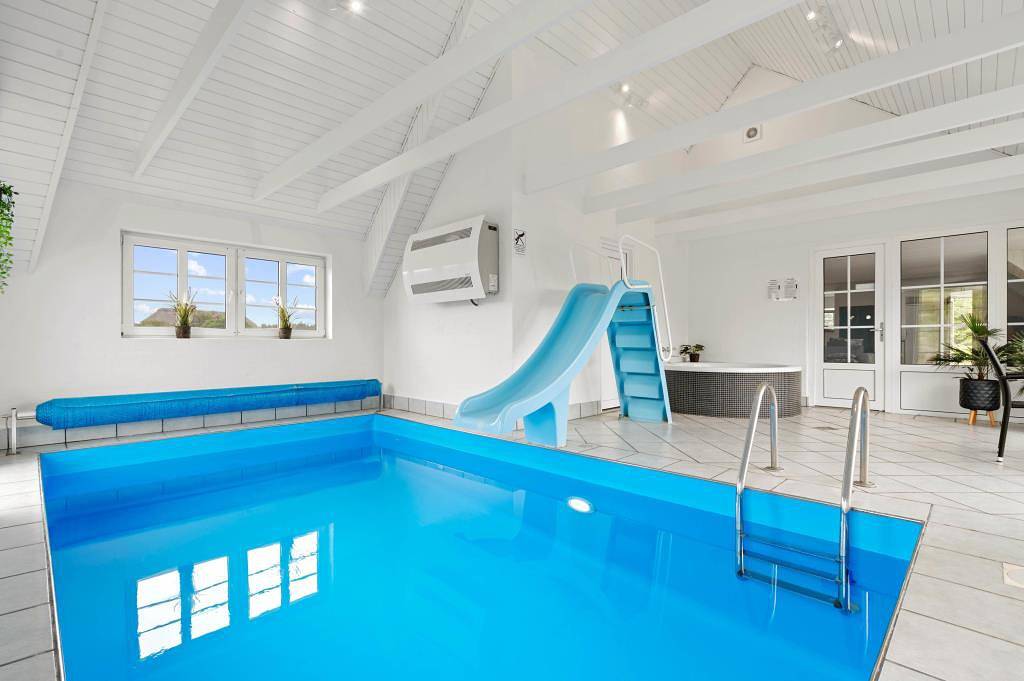 Großes Ferienhaus mit Pool, Whirlpool und Sauna, 2 Hunde erlaubt in Tim, Ulfborg