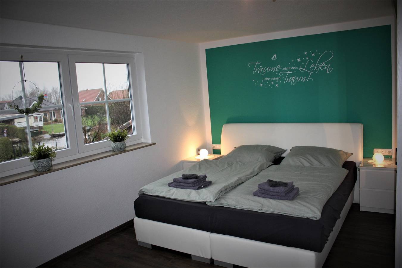 Ferienhaus Conny mit Badesteg u. Ruderboot in Großefehn, Landkreis Aurich