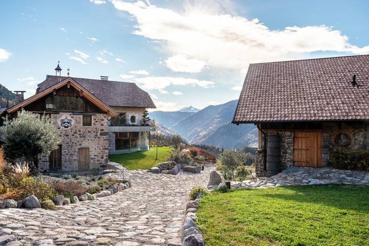 Vakantieappartement voor 8 personen, with Balkon and Whirlpool as well as Tuin and Sauna in de Dolomieten