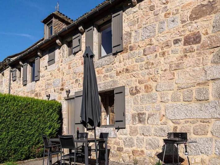 Gîte pour 6 personnes, avec terrasse et piscine, animaux acceptés dans L'Aubrac