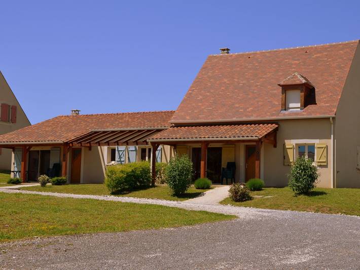 Location de vacances pour 6 personnes, avec Terrasse ainsi que Jardin et Piscine à Lanzac