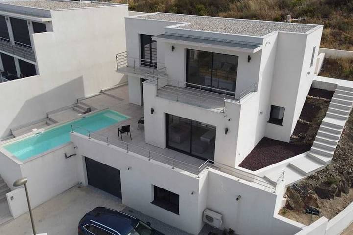 Villa für 6 Personen, mit Garten und Balkon sowie Whirlpool, mit Haustier