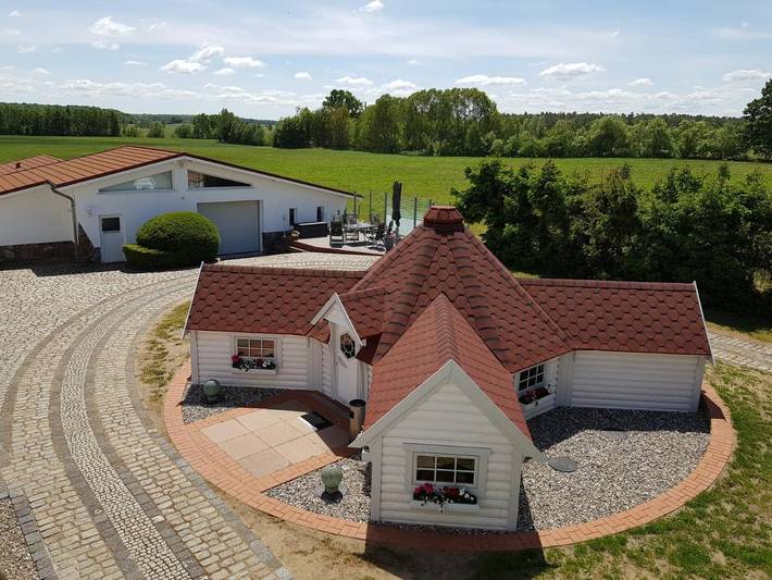 Hotel, mit Terrasse und Garten sowie Ausblick in Karls Erlebnis-Dorf Rövershagen - 4