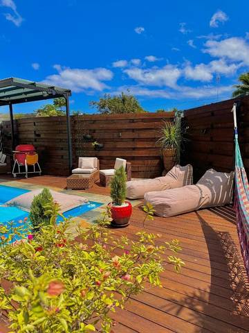 Gîte pour 4 personnes, avec piscine et terrasse ainsi que jardin et vue dans Paea