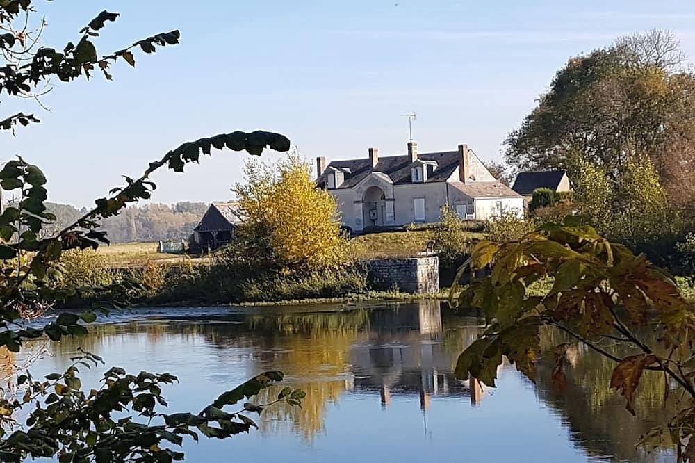 Quit lock house at the river Cher close to Zoo de Beauval and Loire Castles in Thésée, Région de Romorantin-Lanthenay