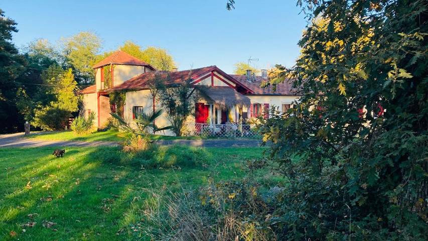 Location de vacances pour 2 personnes, avec piscine ainsi que vue et jardin dans Lac d'Uby - 4