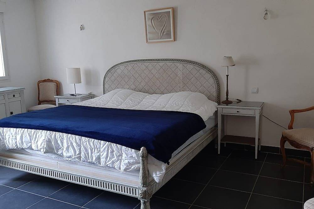 Location Villa Avec 2 Appartements Ind, Proche du Lac de Ste Croix et du Verdon in Régusse, Brignoles region