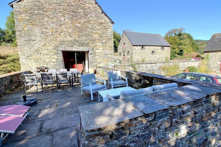 Gîte pour 7 personnes, avec Terrasse ainsi que Jardin et Vue à Mûr-de-Bretagne