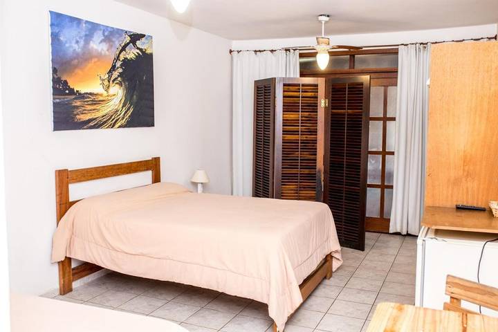 Casas e apartamentos de temporada para 4 pessoas, com vista e jardim e ainda balcão, adaptado a crianças na Barra do Una