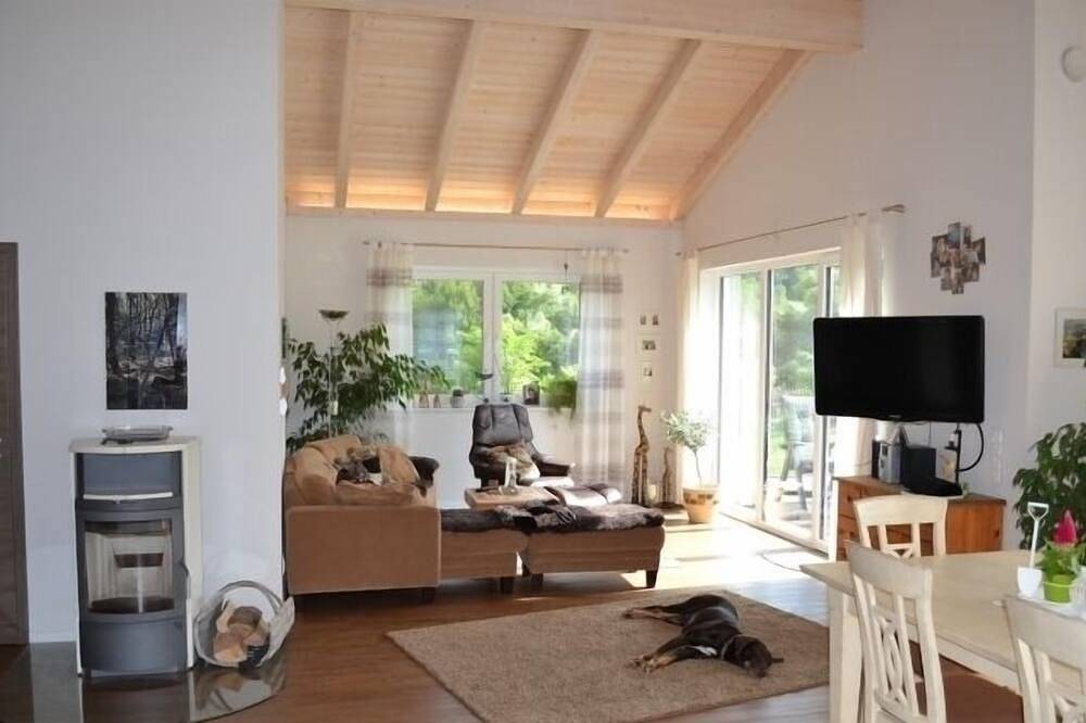 Exklusiver Bungalow Ooser Tälchen, komplett eingezäunt, Urlaub mit Hund 🐕 in Gerolstein, Vulkaneifel