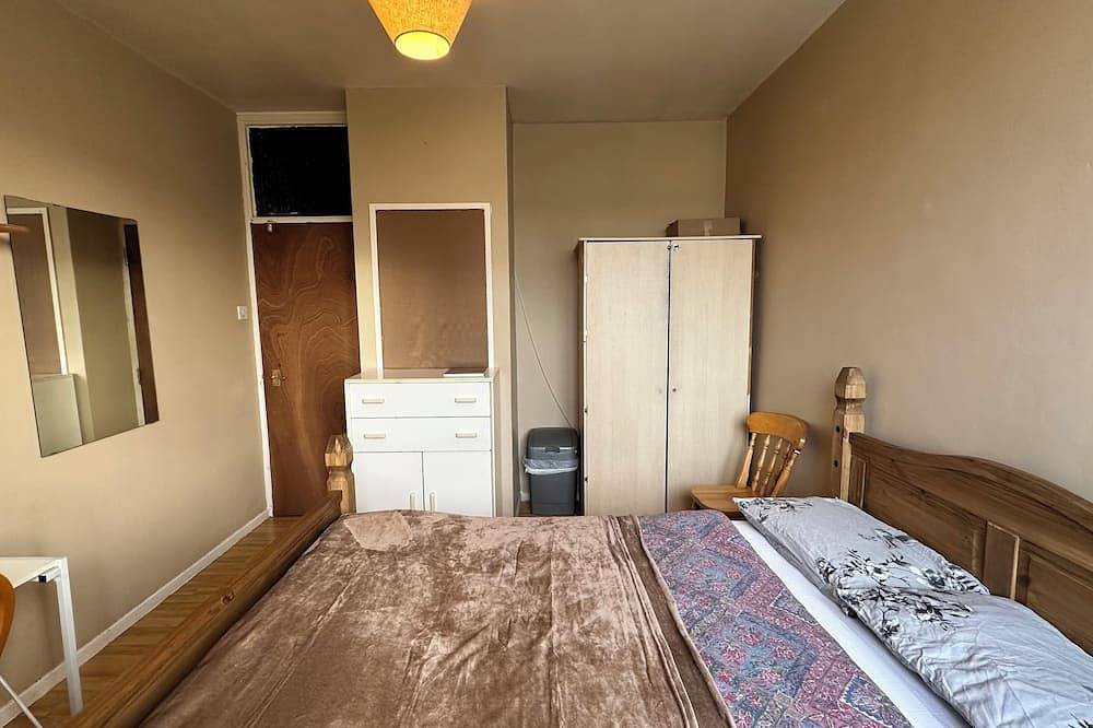 Double bedroom in Euston in Camden, London